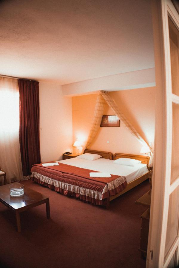Suite mit Poolblick (2-5 Erwachsene)